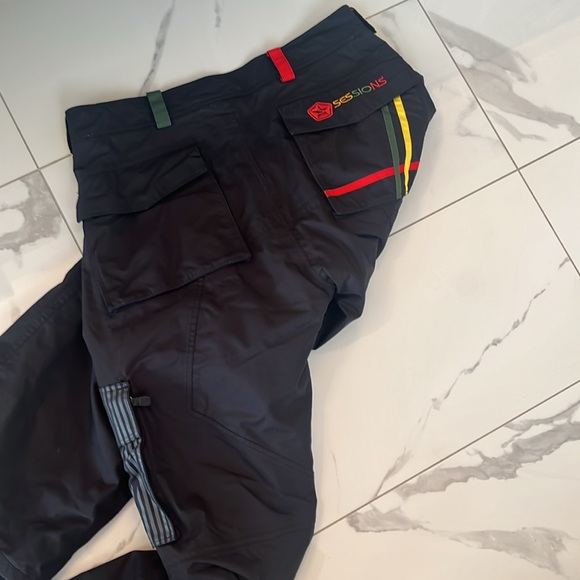 SESSIONS SKI OR SNOW 🏂BOARD PANTS Size MEDIUM LIKE NEW! Good looking 🏂pants🏂 - Picture 13 of 17